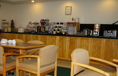 The Harbor Inn breakfast bar in Edmonds, Washington.